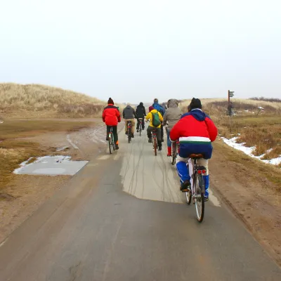 Radfahrer in den Dünen