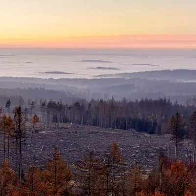 Morgendliche Stimmung mit weitem Blick auf die Landschaft in Neuhäusel