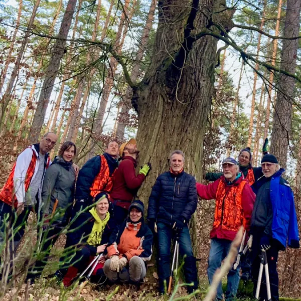 Gruppenbild vor Uralteiche