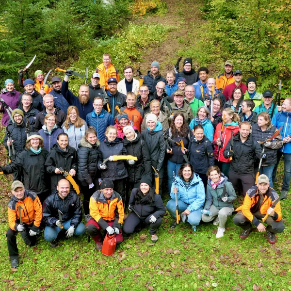 Gruppenbild der Landesbankmitarbeiter an ihrem Pflegetag